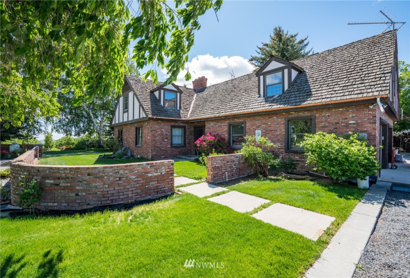 9496 Road V, Quincy, Washington 98848, 5 Bedrooms Bedrooms, ,2 BathroomsBathrooms,Residential,For Sale,Road V,NWM1780506