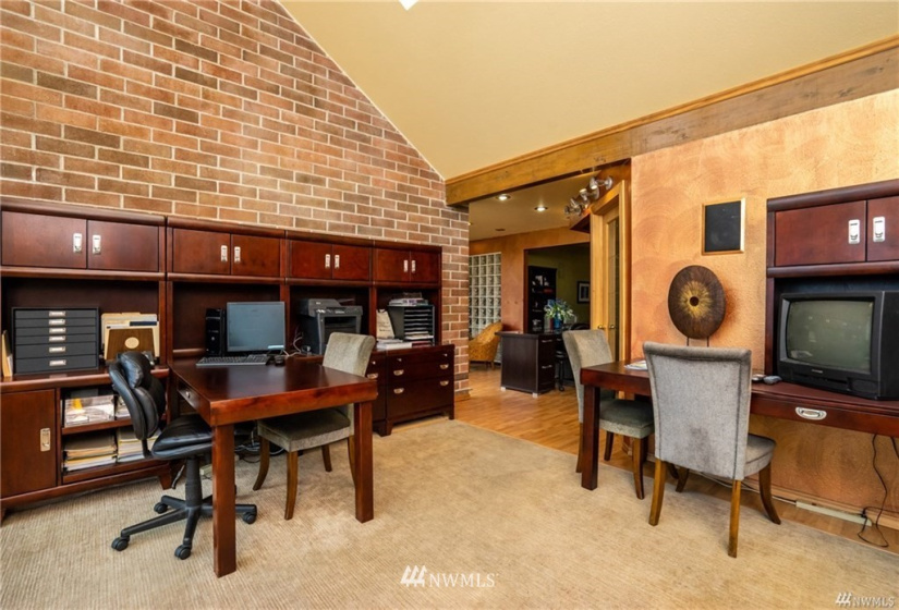 1051 7th Ave, Oak Harbor, Washington 98277, ,Commercial Sale,For Sale,7th Ave,NWM1803159