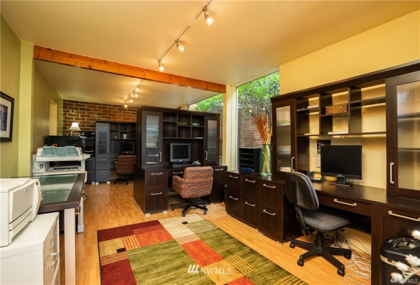 1051 7th Ave, Oak Harbor, Washington 98277, ,Commercial Sale,For Sale,7th Ave,NWM1803159