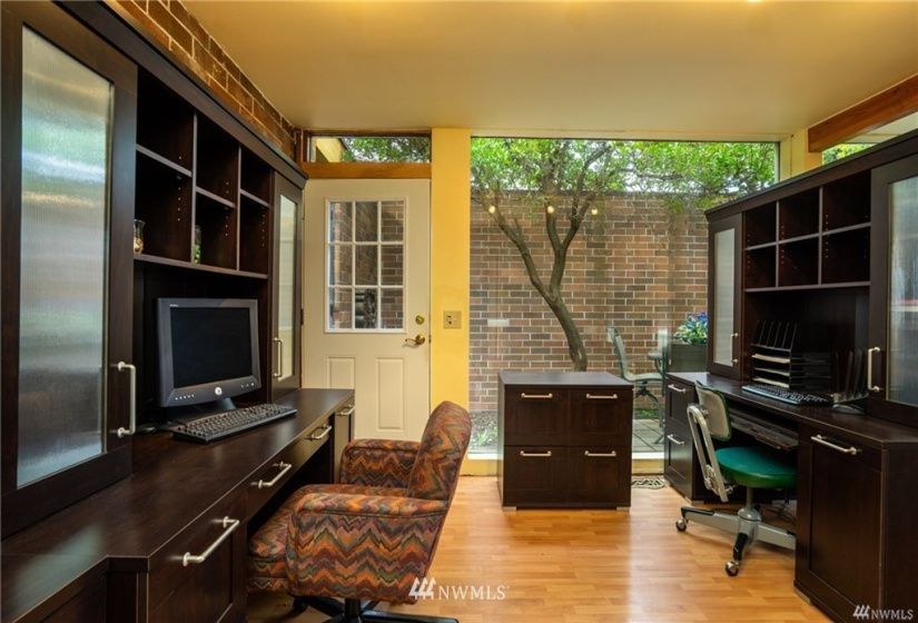 1051 7th Ave, Oak Harbor, Washington 98277, ,Commercial Sale,For Sale,7th Ave,NWM1803159