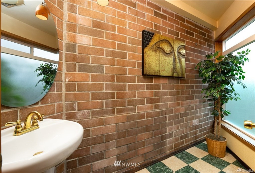 1051 7th Ave, Oak Harbor, Washington 98277, ,Commercial Sale,For Sale,7th Ave,NWM1803159