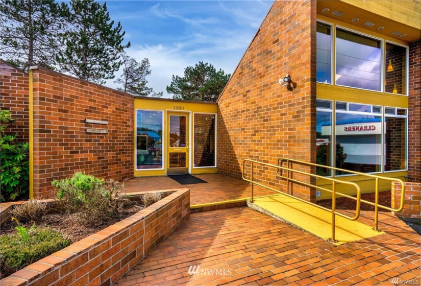 1051 7th Ave, Oak Harbor, Washington 98277, ,Commercial Sale,For Sale,7th Ave,NWM1803159