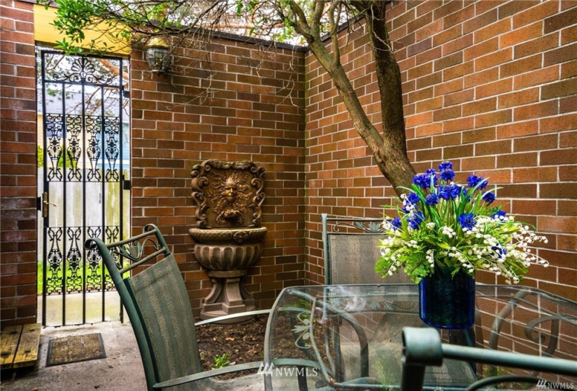 1051 7th Ave, Oak Harbor, Washington 98277, ,Commercial Sale,For Sale,7th Ave,NWM1803159