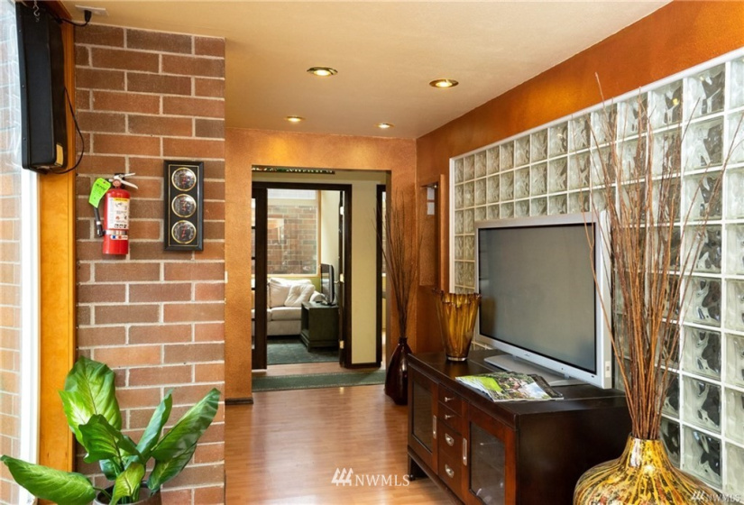 1051 7th Ave, Oak Harbor, Washington 98277, ,Commercial Sale,For Sale,7th Ave,NWM1803159