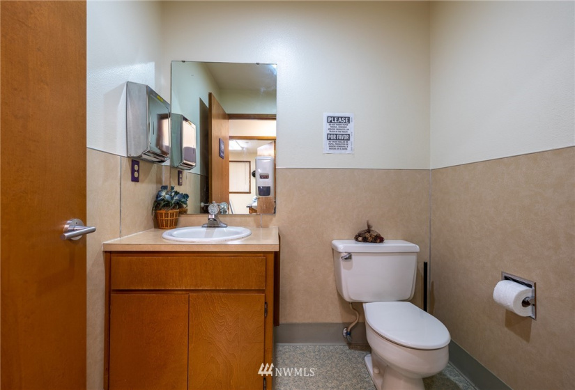 945 Stevens, Richland, Washington 99354, ,Commercial Sale,For Sale,Stevens,NWM1815387