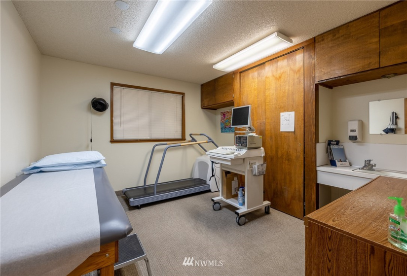 945 Stevens, Richland, Washington 99354, ,Commercial Sale,For Sale,Stevens,NWM1815387