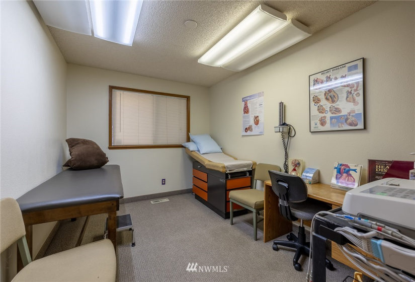 945 Stevens, Richland, Washington 99354, ,Commercial Sale,For Sale,Stevens,NWM1815387