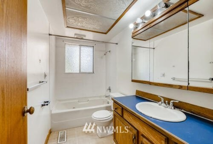 16747 6th, Shoreline, Washington 98155, 6 Bedrooms Bedrooms, ,2 BathroomsBathrooms,Residential,For Sale,6th,NWM1816732