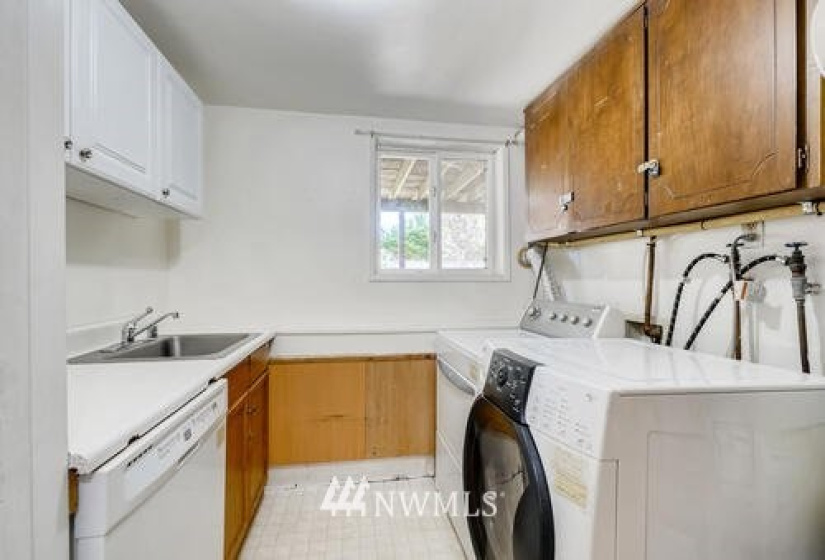 16747 6th, Shoreline, Washington 98155, 6 Bedrooms Bedrooms, ,2 BathroomsBathrooms,Residential,For Sale,6th,NWM1816732