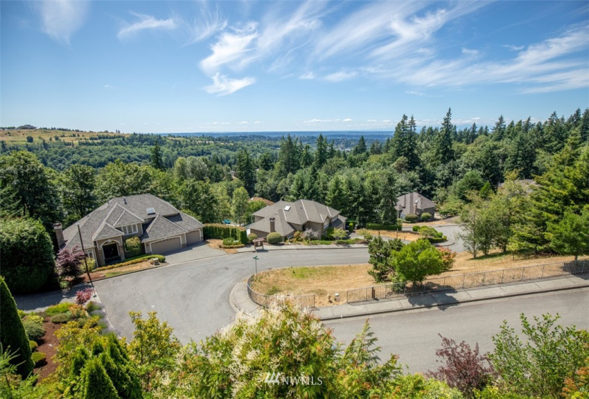 6220 153rd, Bellevue, Washington 98006, 4 Bedrooms Bedrooms, ,3 BathroomsBathrooms,Residential,For Sale,153rd,NWM1816777