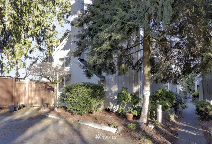 8400 26th, Seattle, Washington 98106, 2 Bedrooms Bedrooms, ,1 BathroomBathrooms,Residential,For Sale,Longfellow Run,26th,NWM1817054