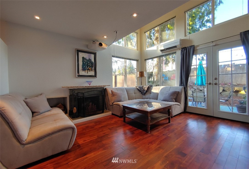 8400 26th, Seattle, Washington 98106, 2 Bedrooms Bedrooms, ,1 BathroomBathrooms,Residential,For Sale,Longfellow Run,26th,NWM1817054