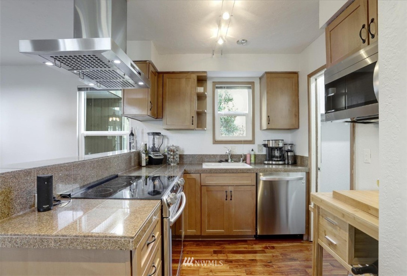 8400 26th, Seattle, Washington 98106, 2 Bedrooms Bedrooms, ,1 BathroomBathrooms,Residential,For Sale,Longfellow Run,26th,NWM1817054