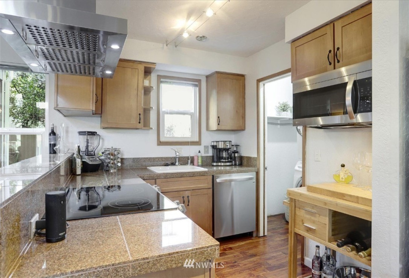 8400 26th, Seattle, Washington 98106, 2 Bedrooms Bedrooms, ,1 BathroomBathrooms,Residential,For Sale,Longfellow Run,26th,NWM1817054