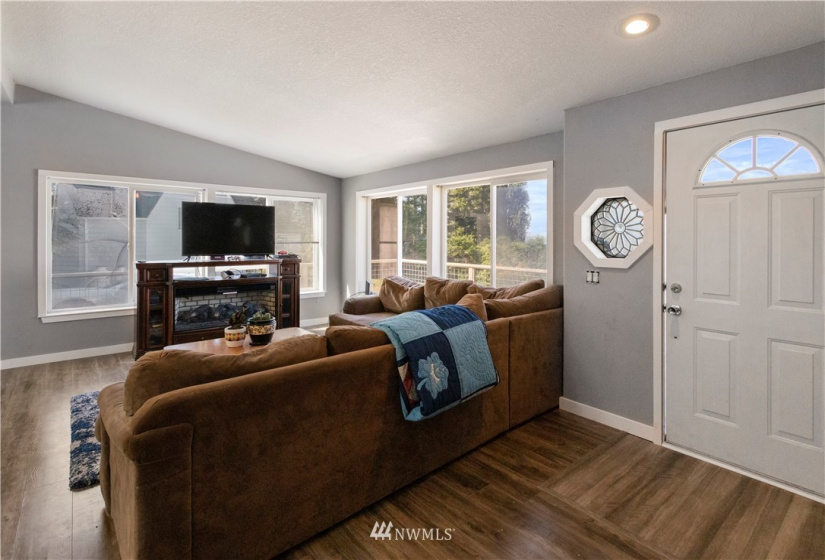 4909 Scurlock, Freeland, Washington 98249, 2 Bedrooms Bedrooms, ,2 BathroomsBathrooms,Manufactured In Park,For Sale,Scurlock,NWM1817778