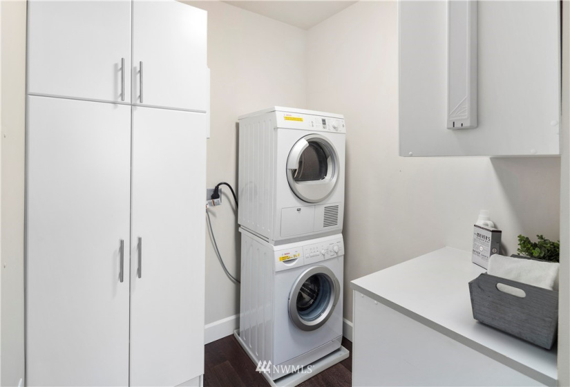 1920 4th, Seattle, Washington 98101, 2 Bedrooms Bedrooms, ,1 BathroomBathrooms,Residential,For Sale,Escala,4th,NWM1817790