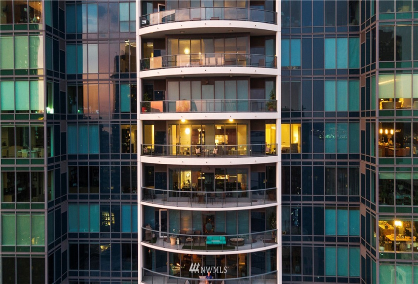 1920 4th, Seattle, Washington 98101, 2 Bedrooms Bedrooms, ,1 BathroomBathrooms,Residential,For Sale,Escala,4th,NWM1817790