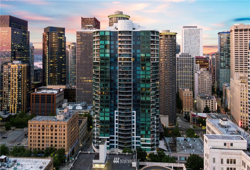 1920 4th, Seattle, Washington 98101, 2 Bedrooms Bedrooms, ,1 BathroomBathrooms,Residential,For Sale,Escala,4th,NWM1817790