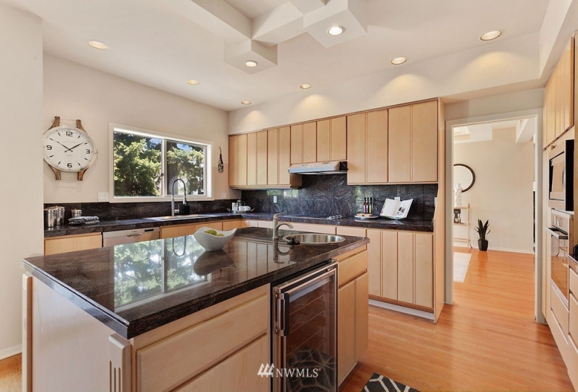 7129 Mercer, Mercer Island, Washington 98040, 4 Bedrooms Bedrooms, ,3 BathroomsBathrooms,Residential,For Sale,Mercer,NWM1819774