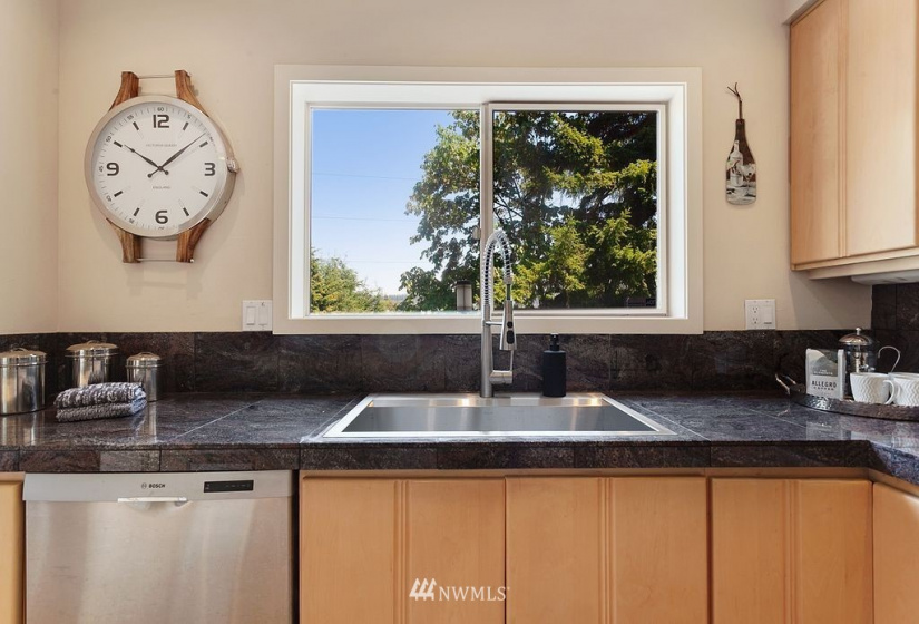 7129 Mercer, Mercer Island, Washington 98040, 4 Bedrooms Bedrooms, ,3 BathroomsBathrooms,Residential,For Sale,Mercer,NWM1819774