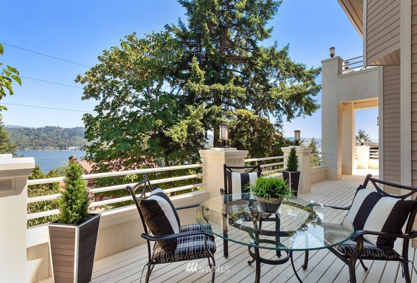 7129 Mercer, Mercer Island, Washington 98040, 4 Bedrooms Bedrooms, ,3 BathroomsBathrooms,Residential,For Sale,Mercer,NWM1819774