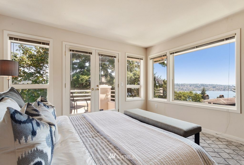 7129 Mercer, Mercer Island, Washington 98040, 4 Bedrooms Bedrooms, ,3 BathroomsBathrooms,Residential,For Sale,Mercer,NWM1819774