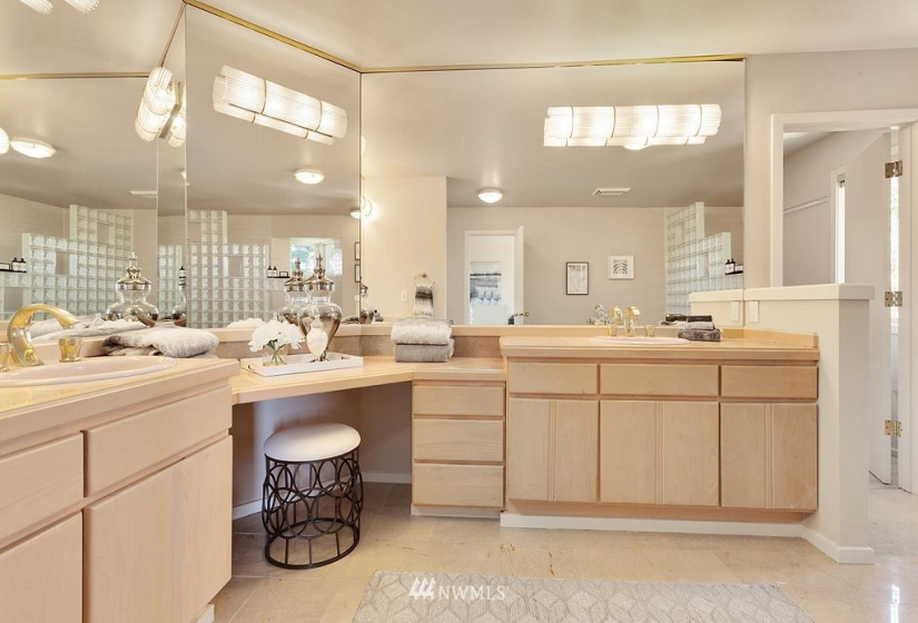 7129 Mercer, Mercer Island, Washington 98040, 4 Bedrooms Bedrooms, ,3 BathroomsBathrooms,Residential,For Sale,Mercer,NWM1819774