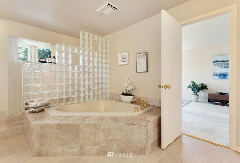 7129 Mercer, Mercer Island, Washington 98040, 4 Bedrooms Bedrooms, ,3 BathroomsBathrooms,Residential,For Sale,Mercer,NWM1819774