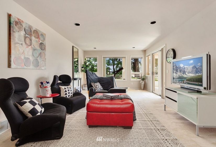 7129 Mercer, Mercer Island, Washington 98040, 4 Bedrooms Bedrooms, ,3 BathroomsBathrooms,Residential,For Sale,Mercer,NWM1819774