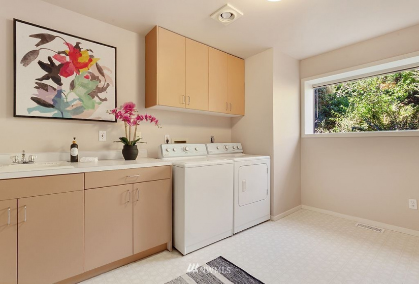 7129 Mercer, Mercer Island, Washington 98040, 4 Bedrooms Bedrooms, ,3 BathroomsBathrooms,Residential,For Sale,Mercer,NWM1819774