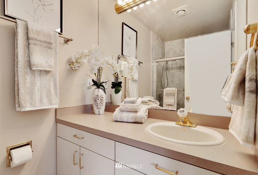 7129 Mercer, Mercer Island, Washington 98040, 4 Bedrooms Bedrooms, ,3 BathroomsBathrooms,Residential,For Sale,Mercer,NWM1819774