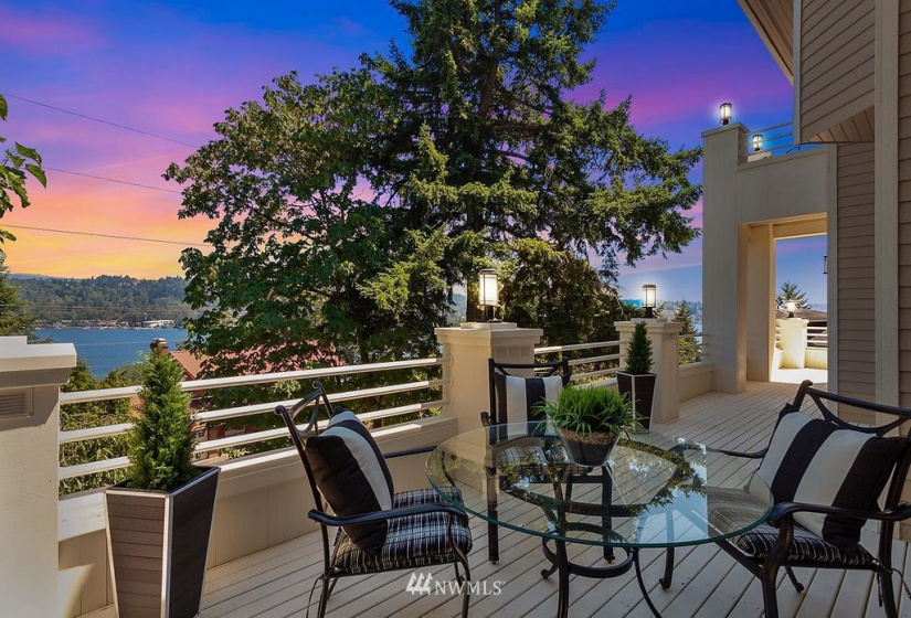7129 Mercer, Mercer Island, Washington 98040, 4 Bedrooms Bedrooms, ,3 BathroomsBathrooms,Residential,For Sale,Mercer,NWM1819774