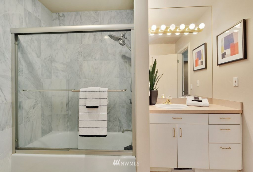 7129 Mercer, Mercer Island, Washington 98040, 4 Bedrooms Bedrooms, ,3 BathroomsBathrooms,Residential,For Sale,Mercer,NWM1819774