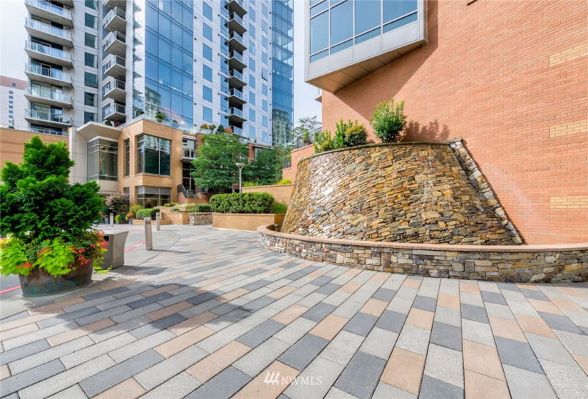 19668 9th, Bellevue, Washington 98004, 2 Bedrooms Bedrooms, ,1 BathroomBathrooms,Residential,For Sale,9th,NWM1813576