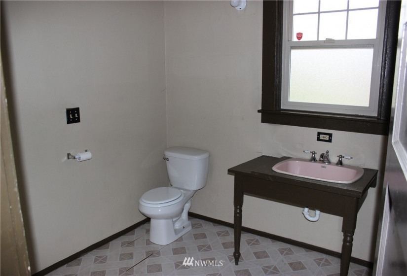 1208 Mellen, Centralia, Washington 98531, ,Commercial Sale,For Sale,Mellen,NWM1821182