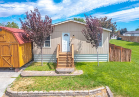 900 Grape, Moses Lake, Washington 98837, 3 Bedrooms Bedrooms, ,2 BathroomsBathrooms,Manufactured In Park,For Sale,Grape,NWM1821709