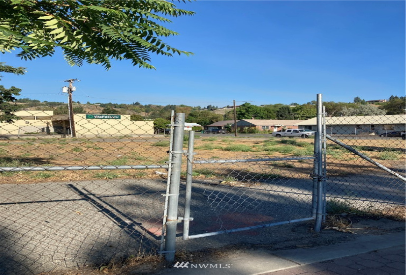 129 Main, Omak, Washington 98841, ,Commercial Sale,For Sale,Main,NWM1814557