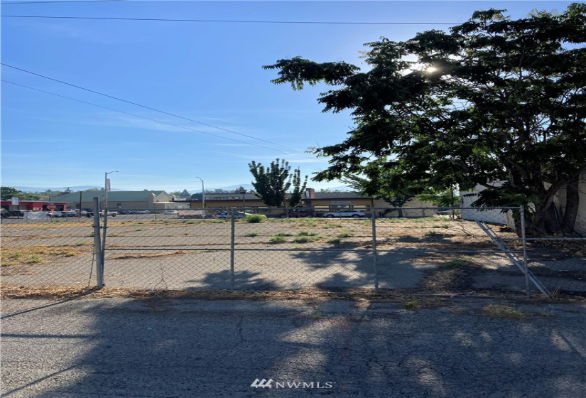 129 Main, Omak, Washington 98841, ,Commercial Sale,For Sale,Main,NWM1814557