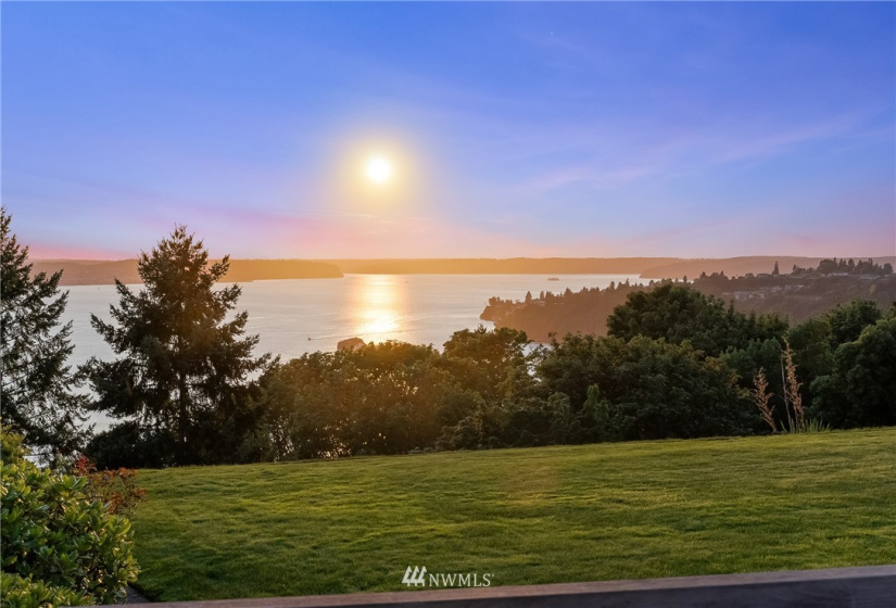 3404 Shorecliff, Tacoma, Washington 98422, 5 Bedrooms Bedrooms, ,2 BathroomsBathrooms,Residential,For Sale,Shorecliff,NWM1821693