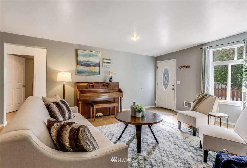 14203 201st, Kent, Washington 98042, 5 Bedrooms Bedrooms, ,2 BathroomsBathrooms,Residential,For Sale,Fowlers,201st,NWM1824575