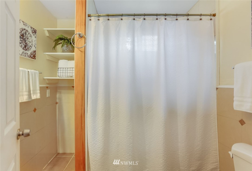 14203 201st, Kent, Washington 98042, 5 Bedrooms Bedrooms, ,2 BathroomsBathrooms,Residential,For Sale,Fowlers,201st,NWM1824575