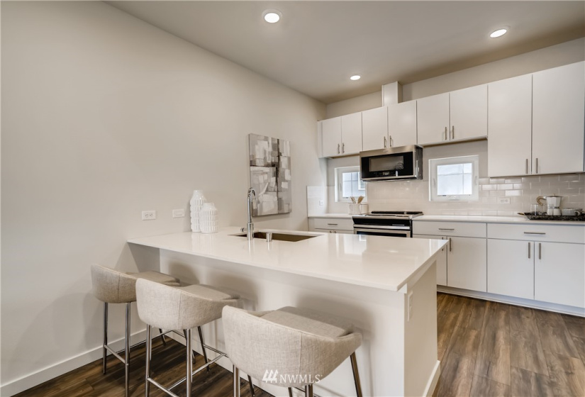 7142 C Beacon, Seattle, Washington 98108, 3 Bedrooms Bedrooms, ,1 BathroomBathrooms,Residential,For Sale,Helio,Beacon,NWM1824086