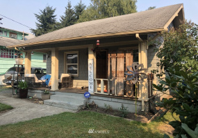 404 4th, Kelso, Washington 98626, 2 Bedrooms Bedrooms, ,1 BathroomBathrooms,Residential,For Sale,4th,NWM1824680