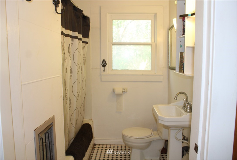 1803 Juniper, Oroville, Washington 98844, 5 Bedrooms Bedrooms, ,3 BathroomsBathrooms,Residential,For Sale,Juniper,NWM1824914