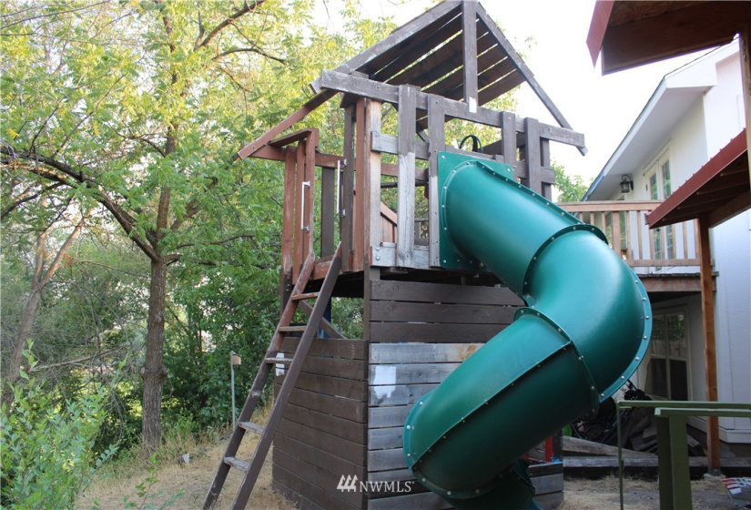 1803 Juniper, Oroville, Washington 98844, 5 Bedrooms Bedrooms, ,3 BathroomsBathrooms,Residential,For Sale,Juniper,NWM1824914