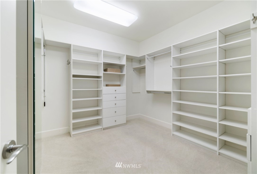 10047 Main, Bellevue, Washington 98004, 2 Bedrooms Bedrooms, ,2 BathroomsBathrooms,Residential,For Sale,Astoria By The Bay,Main,NWM1821984