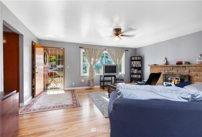 23436 28th, Des Moines, Washington 98198, 3 Bedrooms Bedrooms, ,1 BathroomBathrooms,Residential,For Sale,28th,NWM1823944