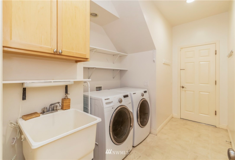 27309 8th, Sammamish, Washington 98075, 5 Bedrooms Bedrooms, ,2 BathroomsBathrooms,Residential,For Sale,8th,NWM1826591