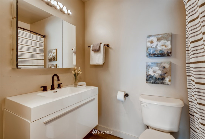 603 13th, Seattle, Washington 98102, 1 Bedroom Bedrooms, ,1 BathroomBathrooms,Residential,For Sale,Gleneagles,13th,NWM1824782