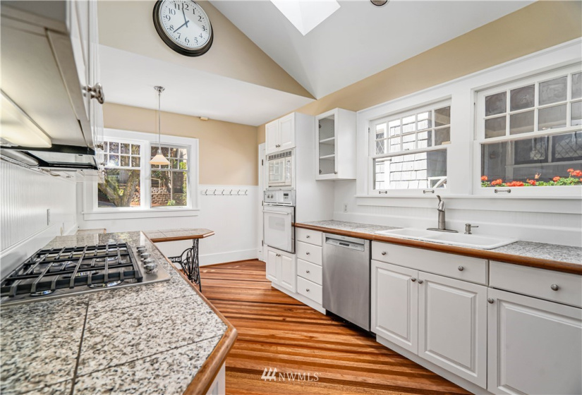 1012 G, Tacoma, Washington 98403, 3 Bedrooms Bedrooms, ,2 BathroomsBathrooms,Residential,For Sale,G,NWM1827260